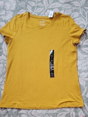 Banana Republic Short Sleeve Crewneck Tee in Mustard Yellow